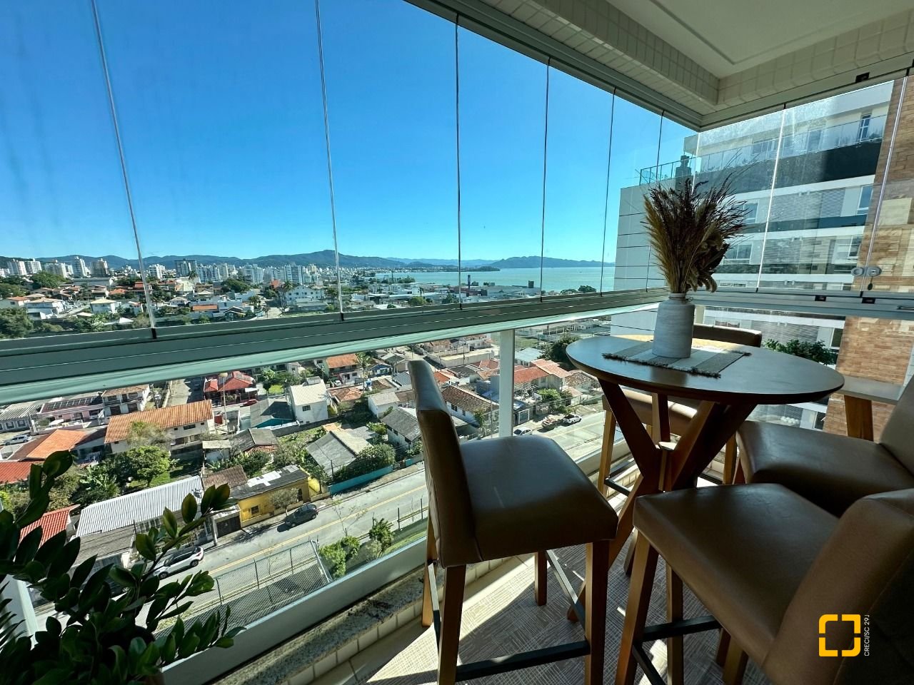 Apartamento com 98m², 4 quartos (sendo 1 suíte), 1 garagem, no bairro Jardim Atlântico em Florianópolis