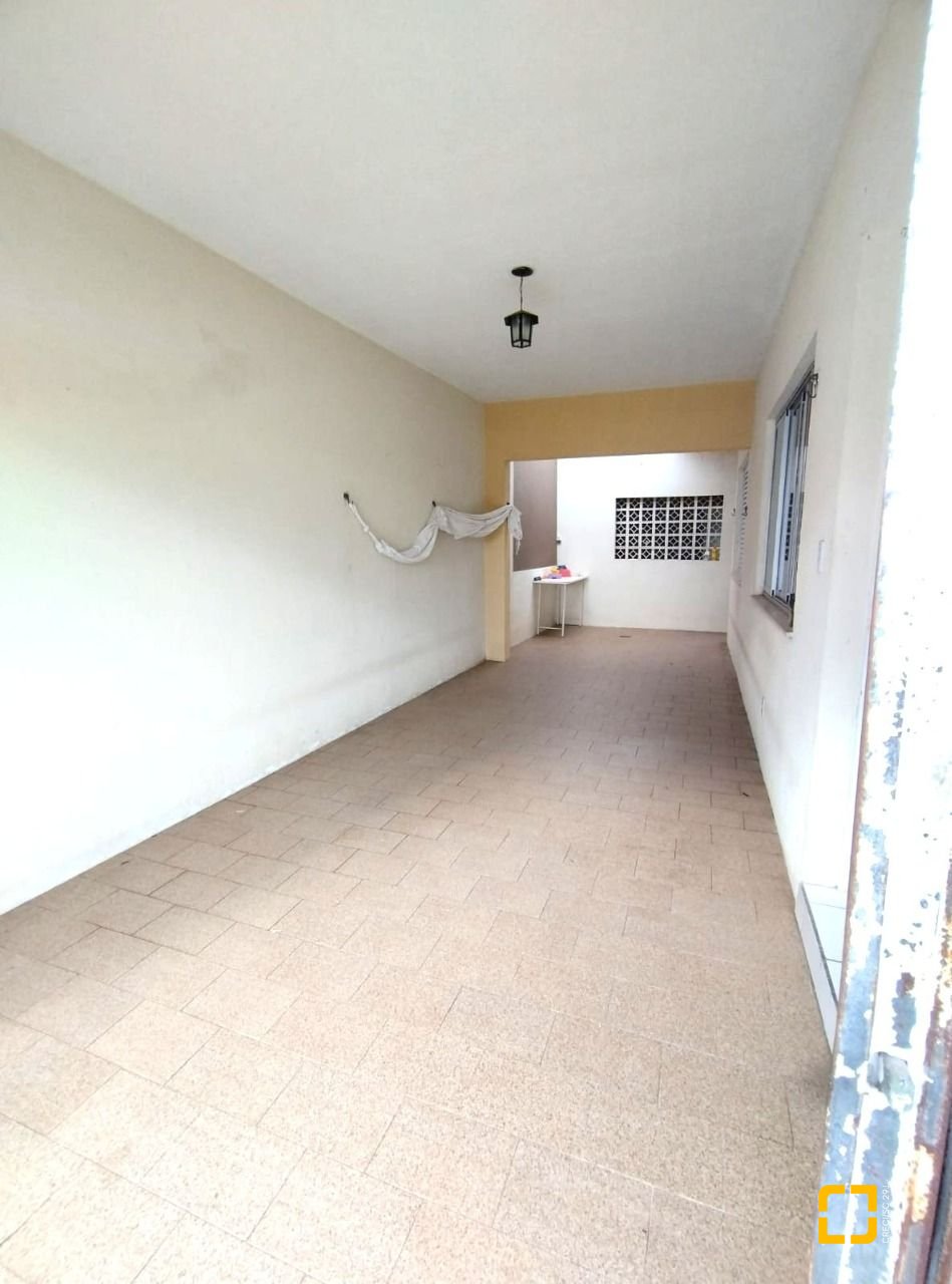 Casa com 165m², 3 quartos, 5 garagens, no bairro Canto em Florianópolis