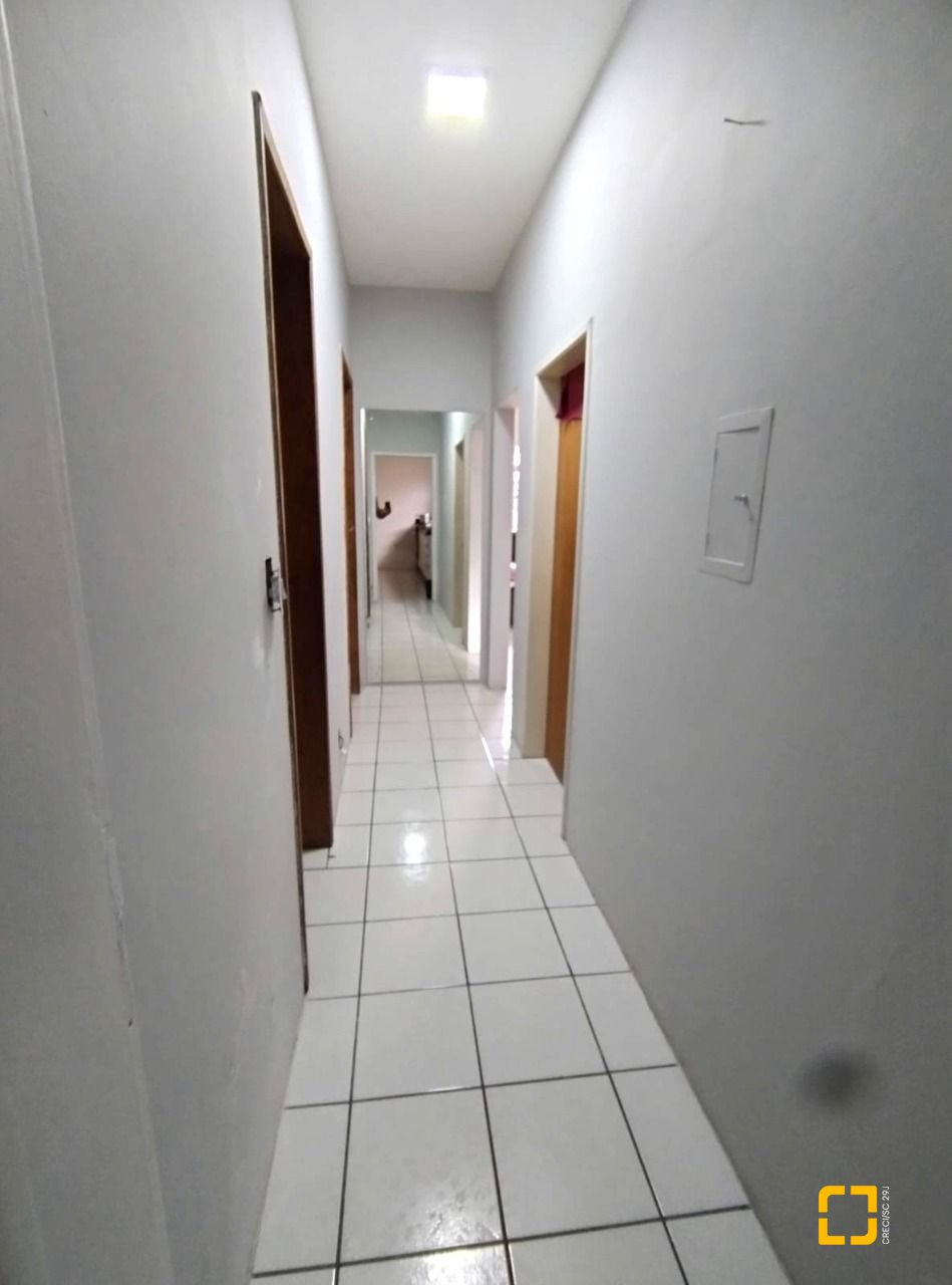 Casa com 165m², 3 quartos, 5 garagens, no bairro Canto em Florianópolis
