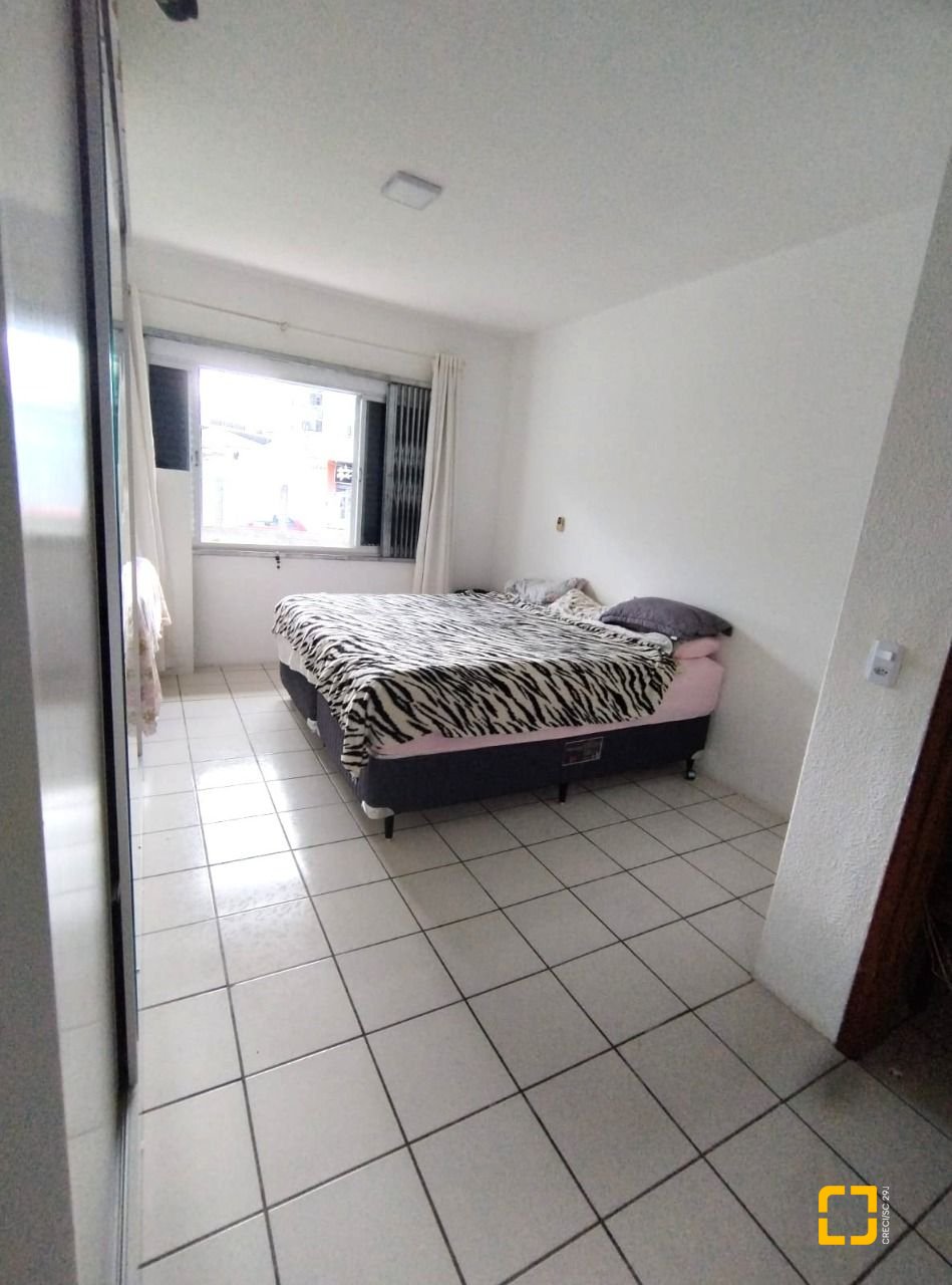 Casa com 165m², 3 quartos, 5 garagens, no bairro Canto em Florianópolis
