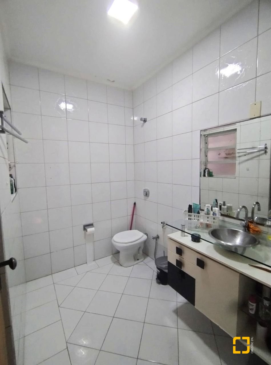 Casa com 165m², 3 quartos, 5 garagens, no bairro Canto em Florianópolis