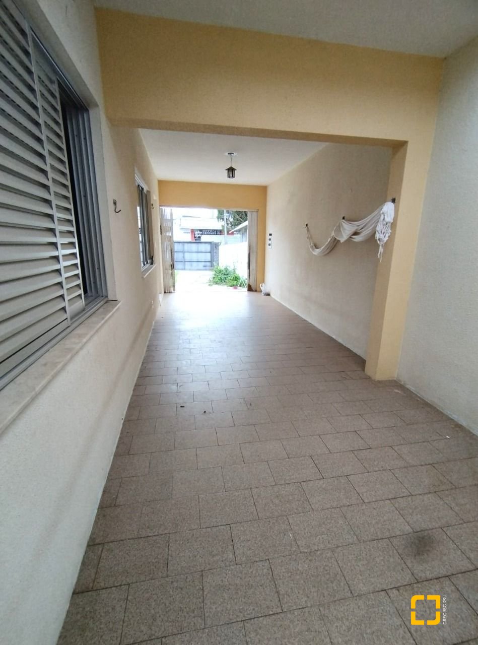 Casa com 165m², 3 quartos, 5 garagens, no bairro Canto em Florianópolis