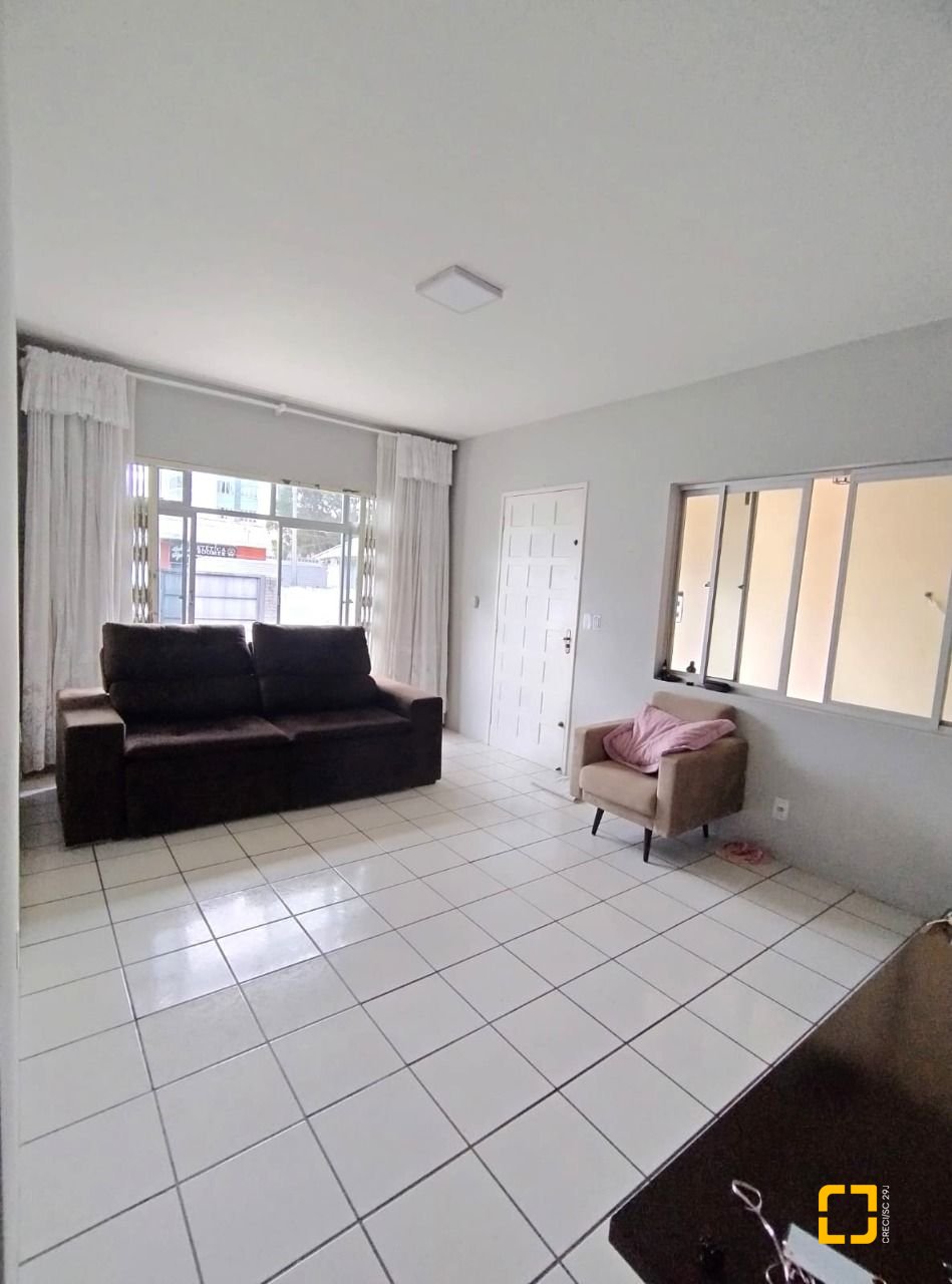 Casa com 165m², 3 quartos, 5 garagens, no bairro Canto em Florianópolis