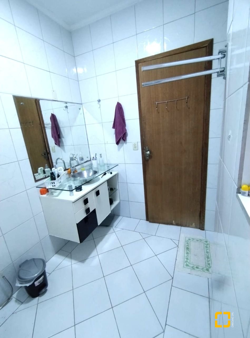 Casa com 165m², 3 quartos, 5 garagens, no bairro Canto em Florianópolis