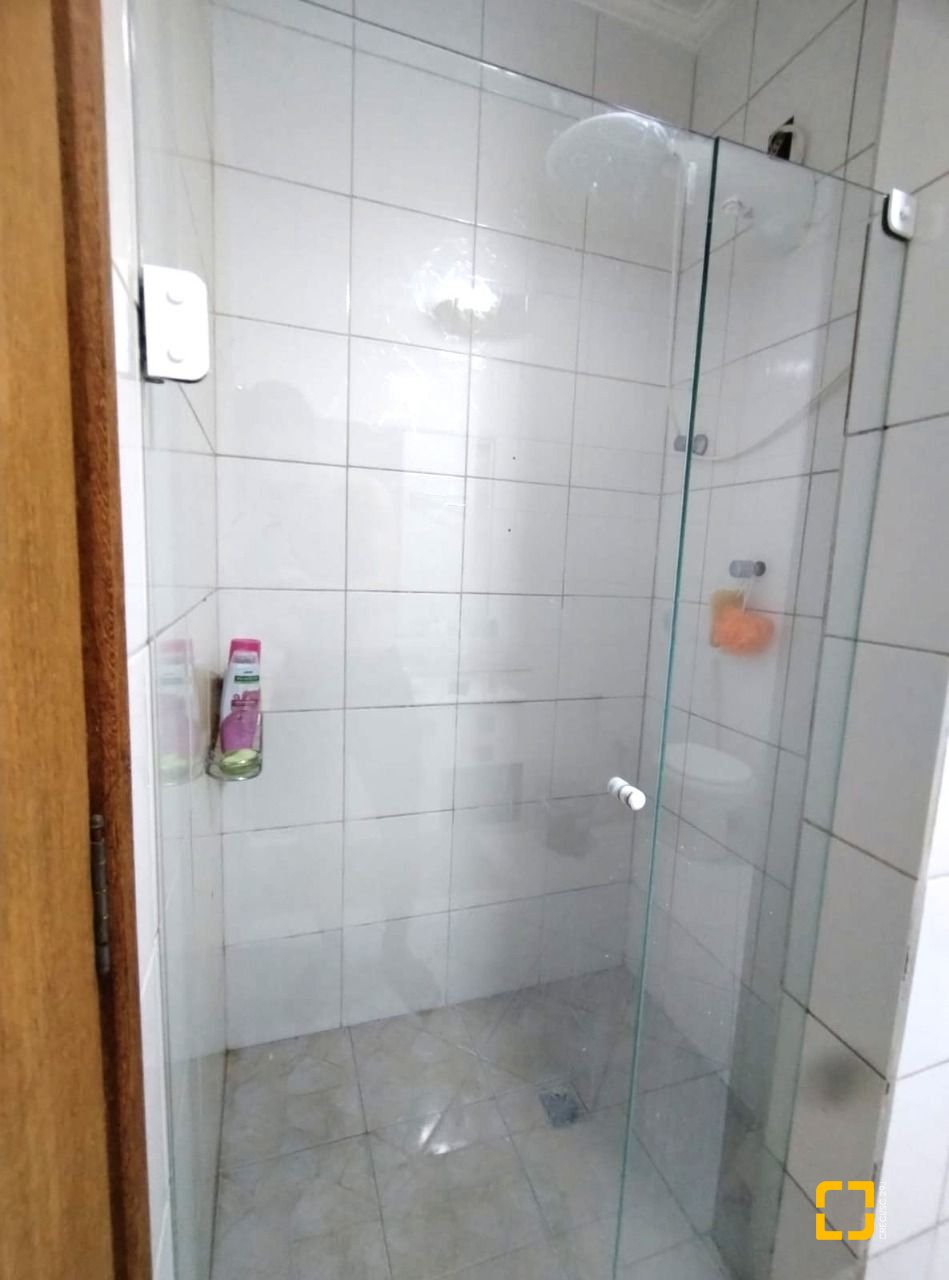 Casa com 165m², 3 quartos, 5 garagens, no bairro Canto em Florianópolis