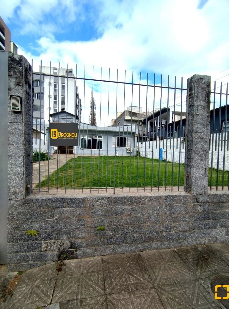 Casa com 165m², 3 quartos, 5 garagens, no bairro Canto em Florianópolis