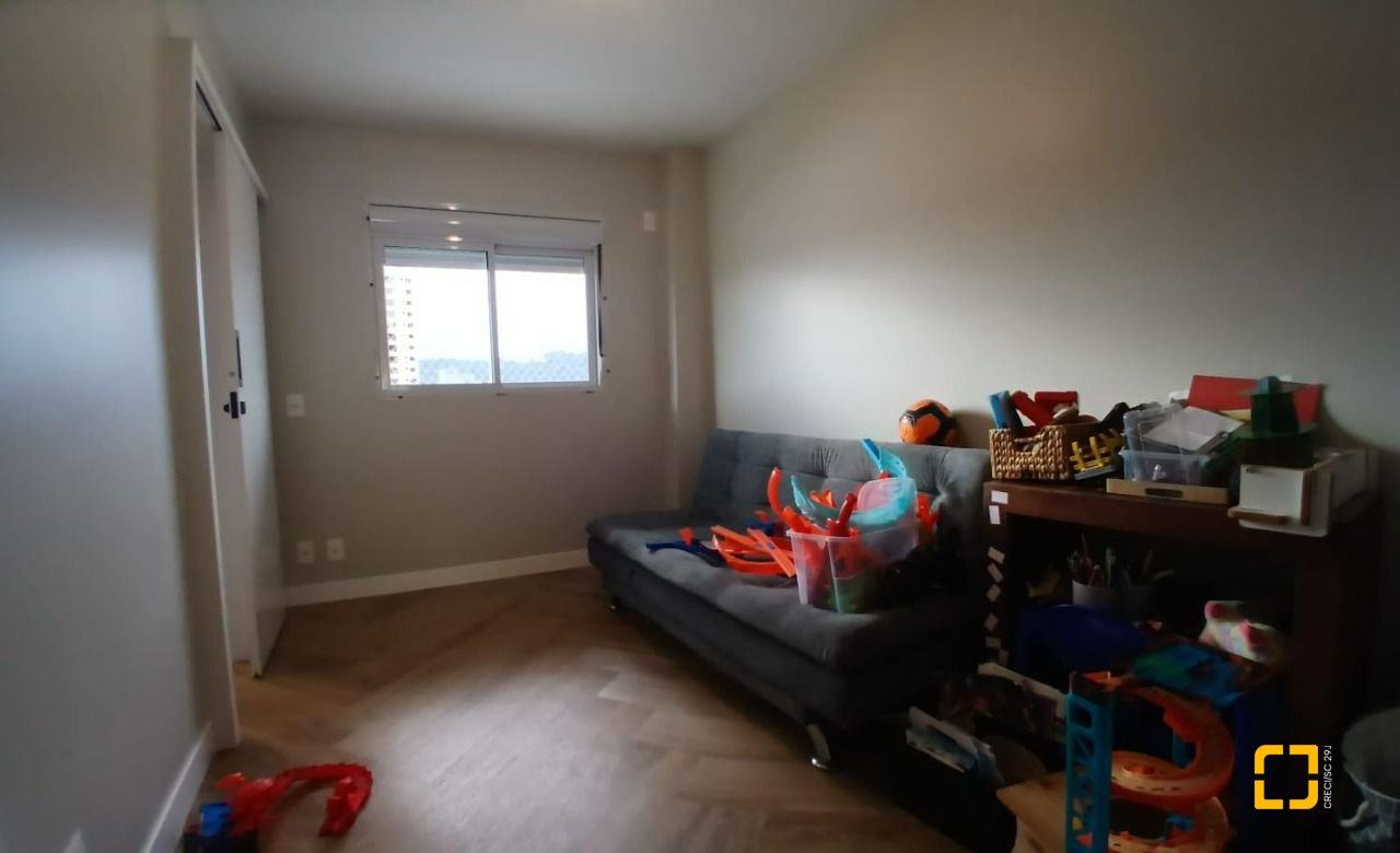 Apartamento com 113m², 4 quartos (sendo 1 suíte), 1 garagem, no bairro Kobrasol em São José