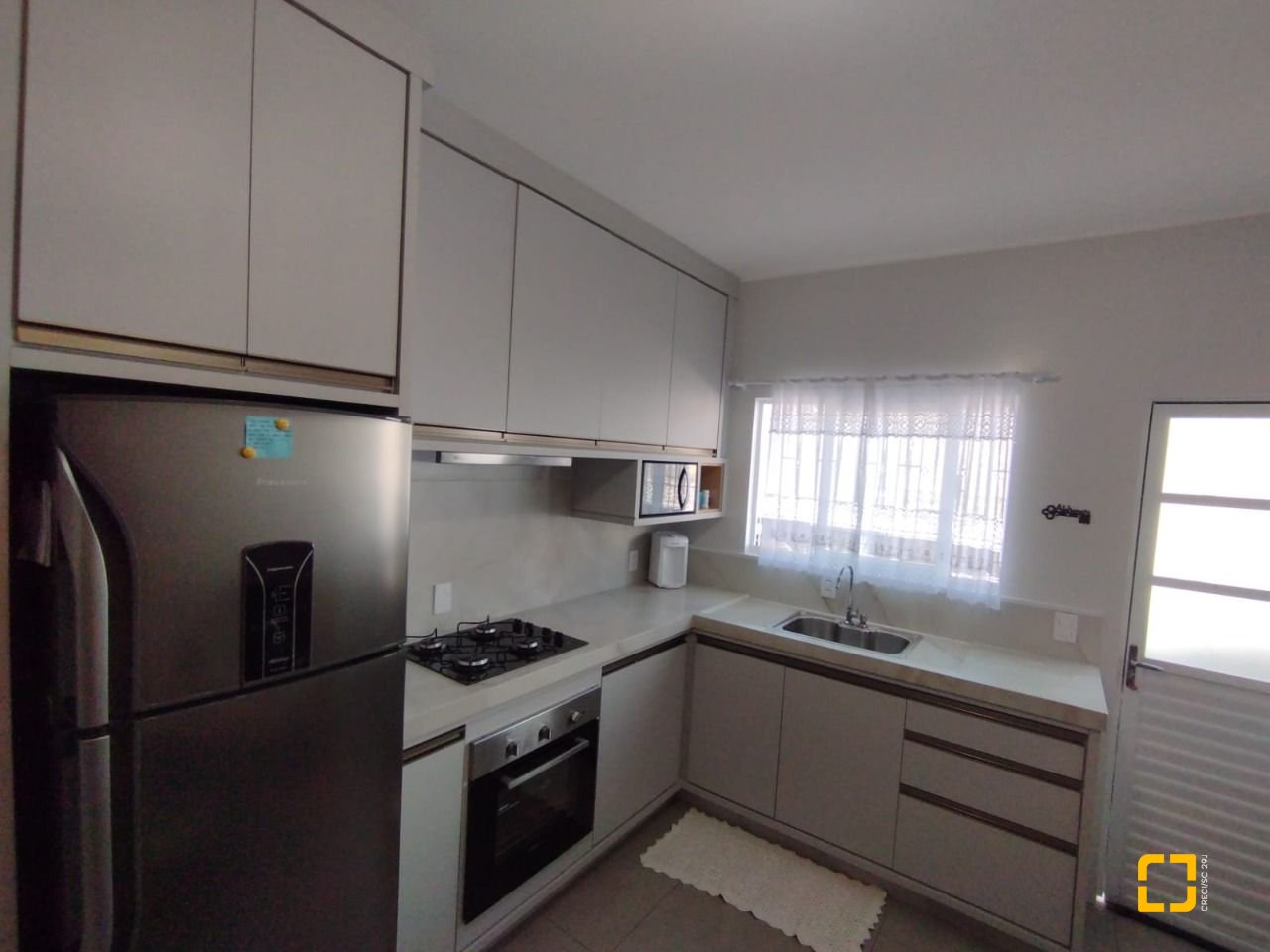 Casa com 312m², 6 quartos, 4 garagens, no bairro Carianos em Florianópolis