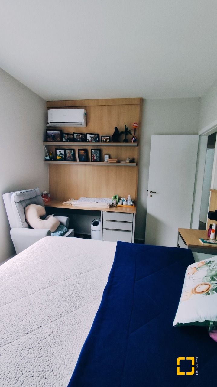 Casa com 312m², 6 quartos, 4 garagens, no bairro Carianos em Florianópolis