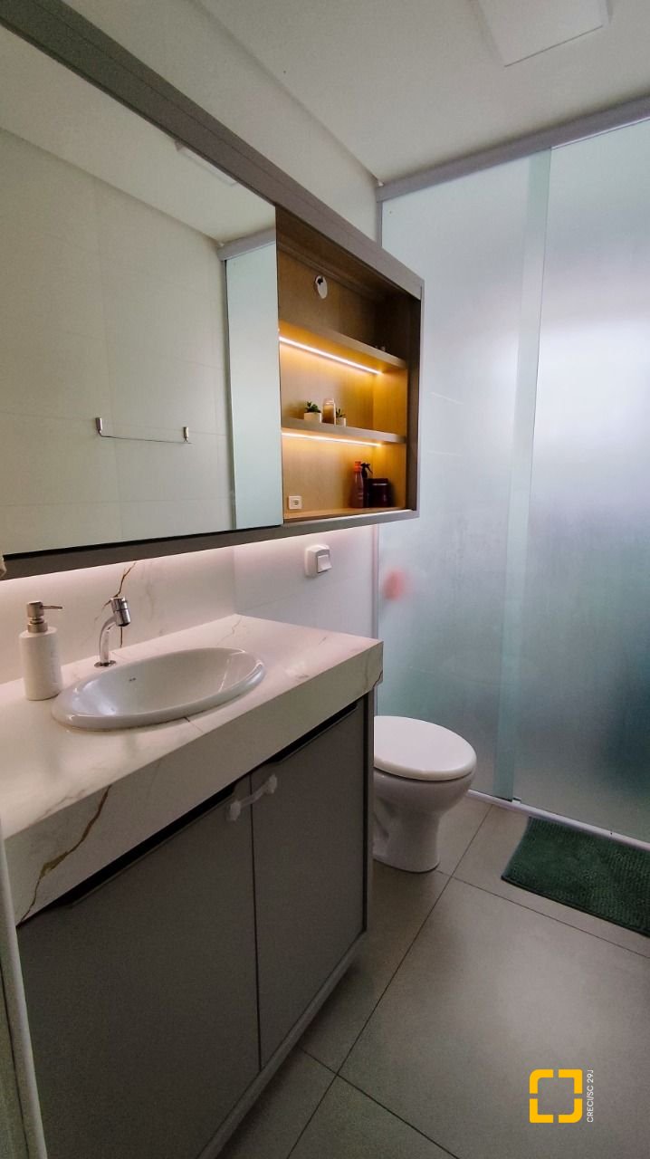 Casa com 312m², 6 quartos, 4 garagens, no bairro Carianos em Florianópolis