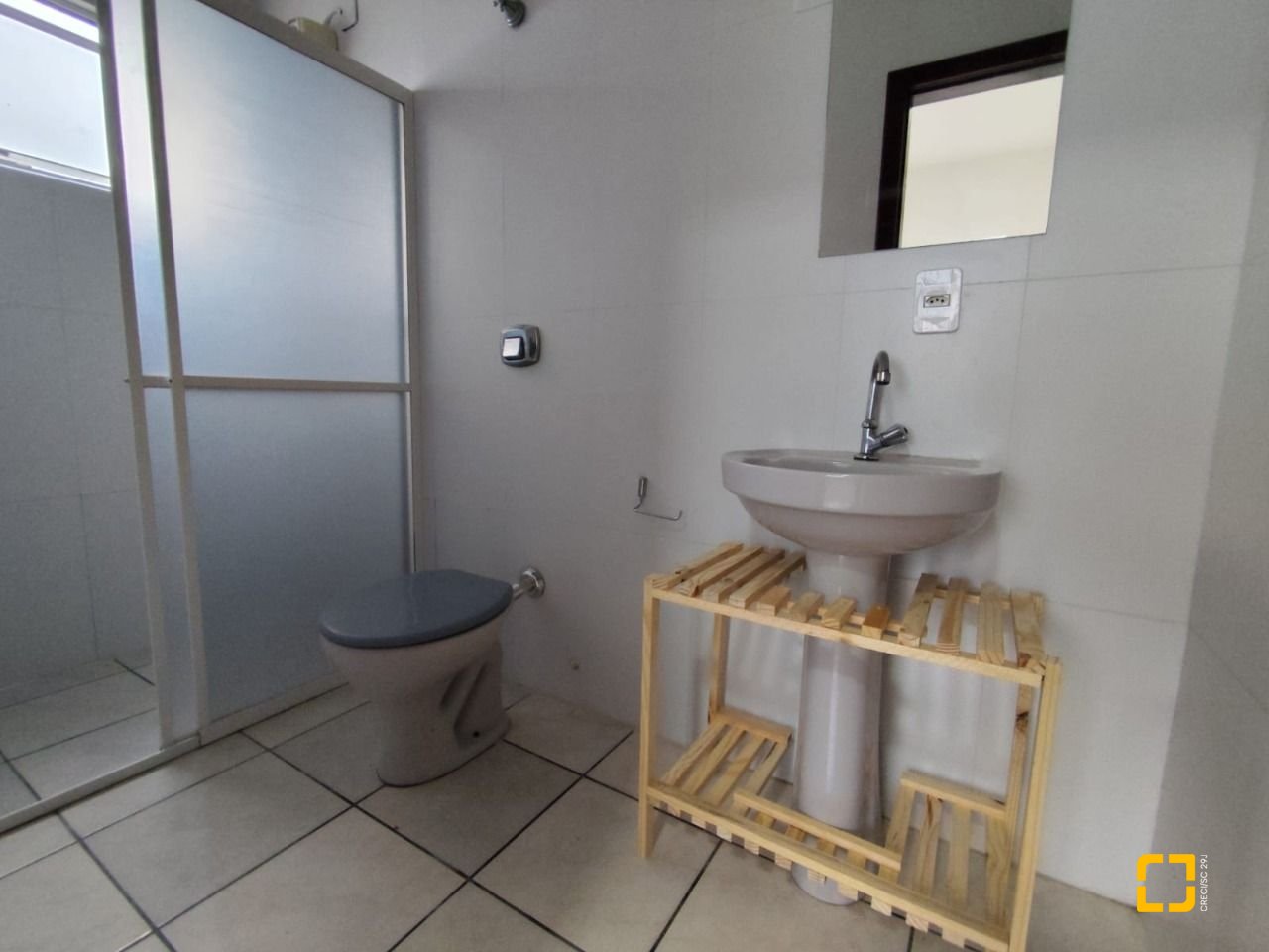 Casa com 312m², 6 quartos, 4 garagens, no bairro Carianos em Florianópolis