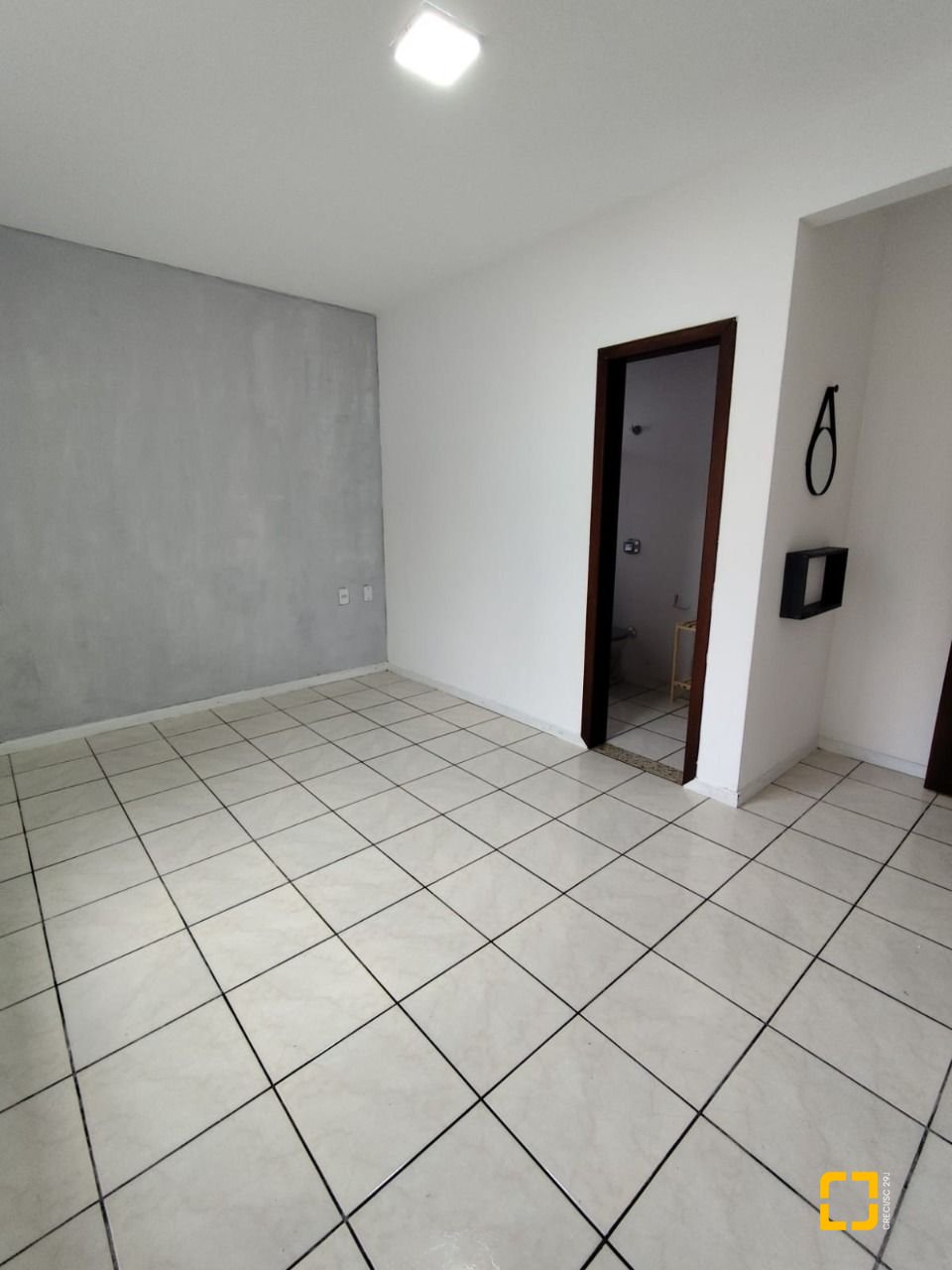 Casa com 312m², 6 quartos, 4 garagens, no bairro Carianos em Florianópolis