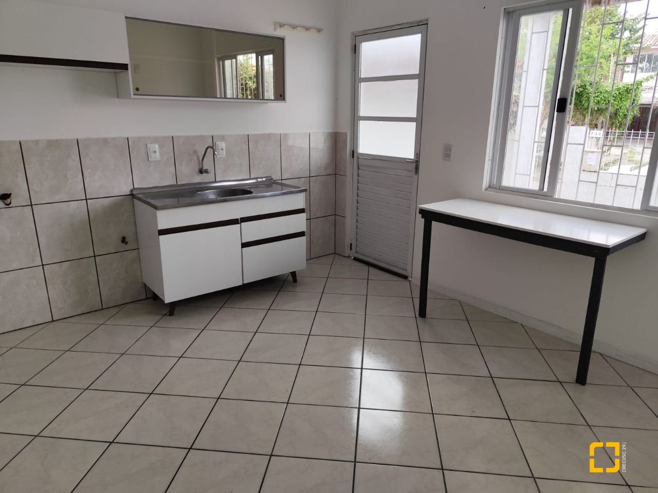 Casa com 312m², 6 quartos, 4 garagens, no bairro Carianos em Florianópolis