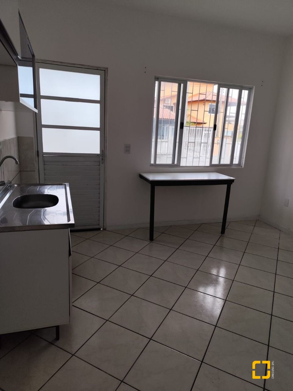 Casa com 312m², 6 quartos, 4 garagens, no bairro Carianos em Florianópolis