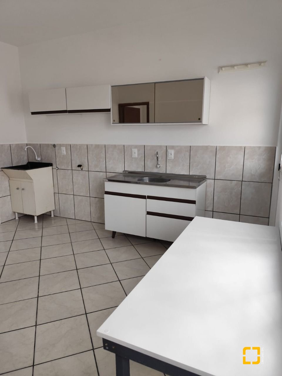 Casa com 312m², 6 quartos, 4 garagens, no bairro Carianos em Florianópolis
