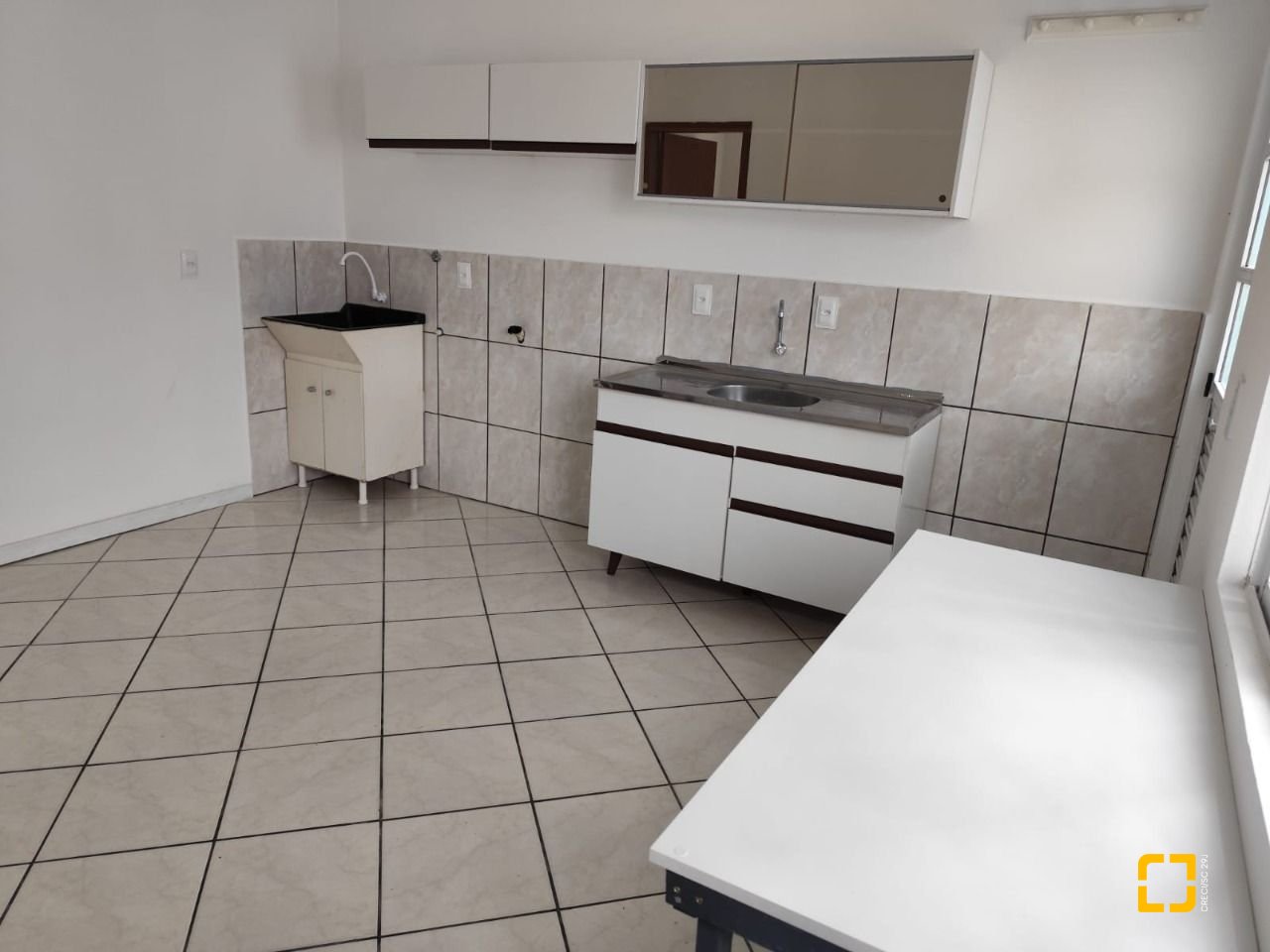 Casa com 312m², 6 quartos, 4 garagens, no bairro Carianos em Florianópolis
