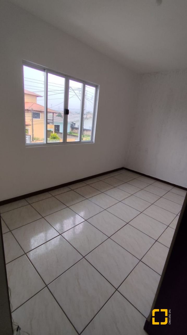 Casa com 312m², 6 quartos, 4 garagens, no bairro Carianos em Florianópolis