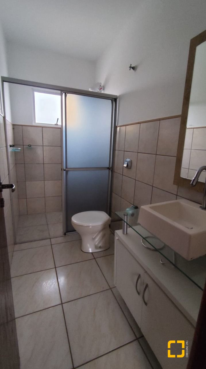 Casa com 312m², 6 quartos, 4 garagens, no bairro Carianos em Florianópolis