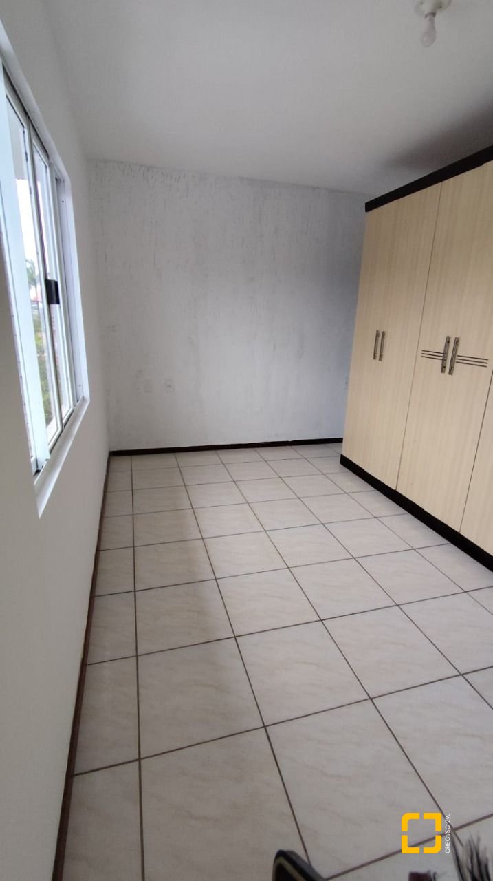Casa com 312m², 6 quartos, 4 garagens, no bairro Carianos em Florianópolis