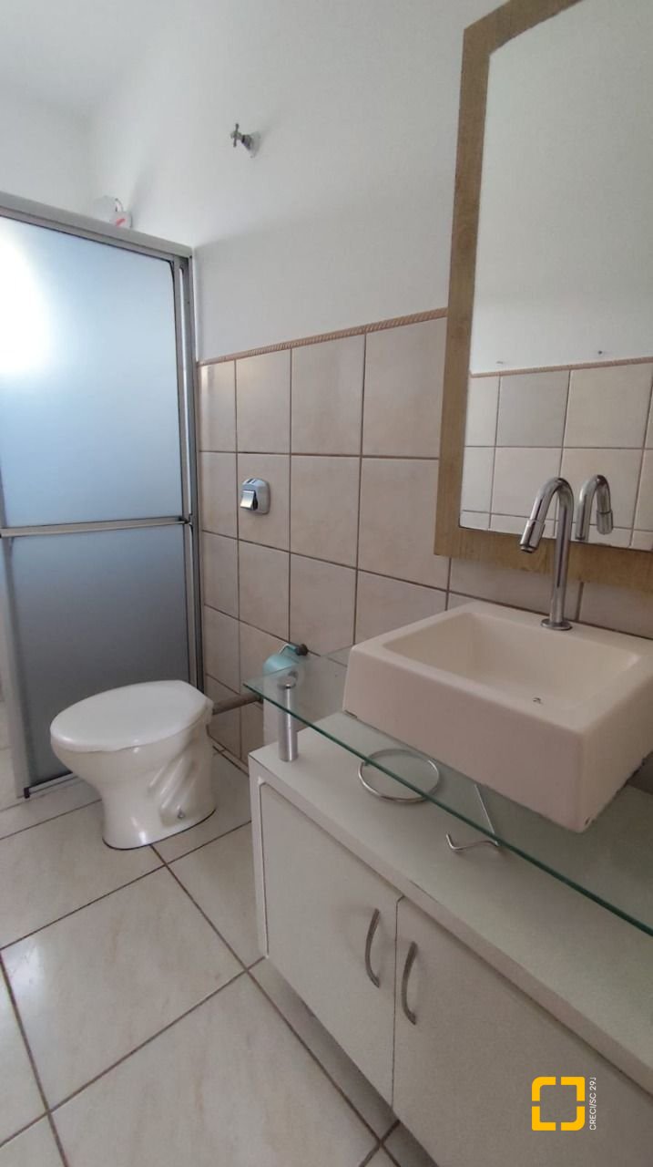 Casa com 312m², 6 quartos, 4 garagens, no bairro Carianos em Florianópolis
