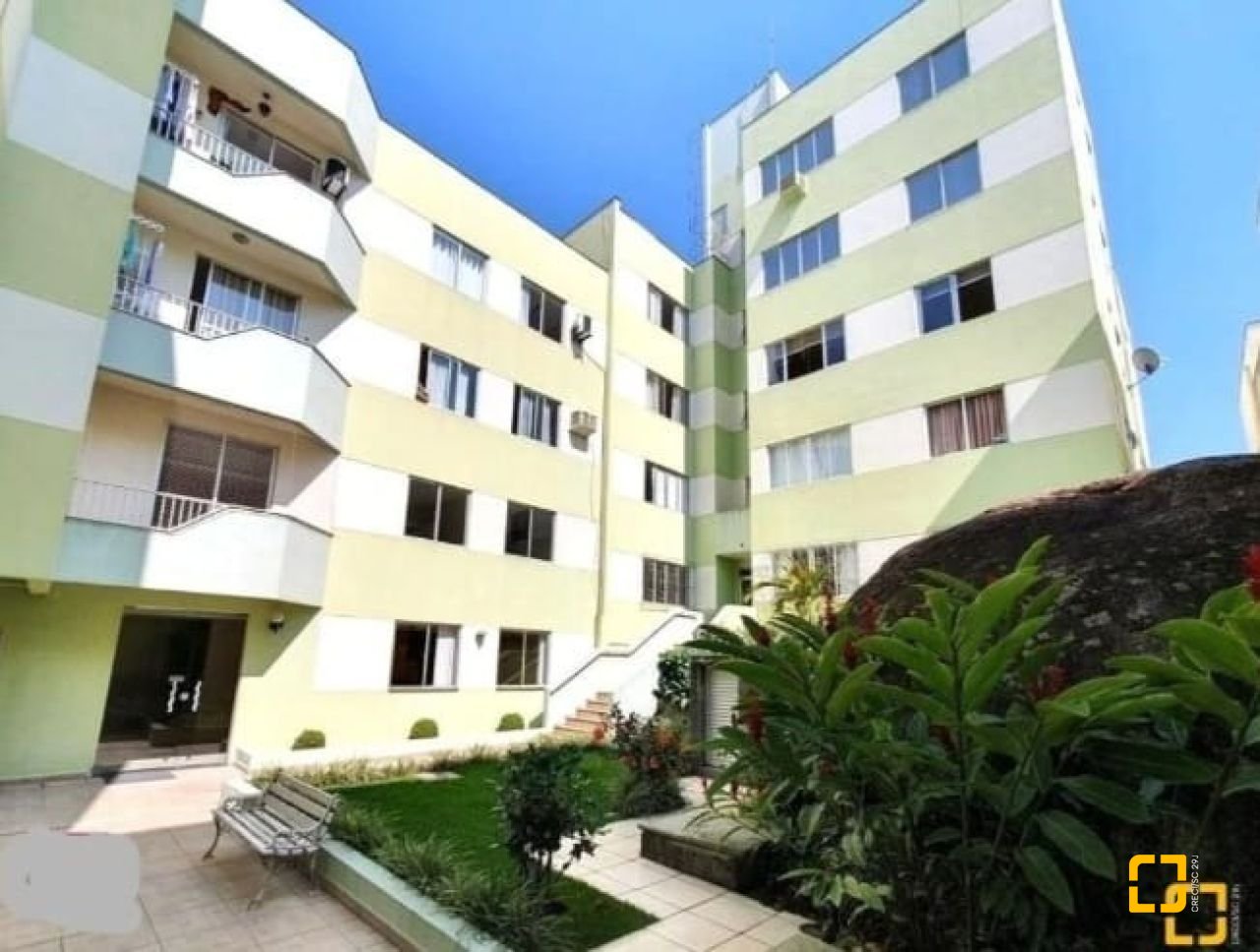 Apartamento com 95m², 4 quartos (sendo 1 suíte), 1 garagem, no bairro Estreito em Florianópolis