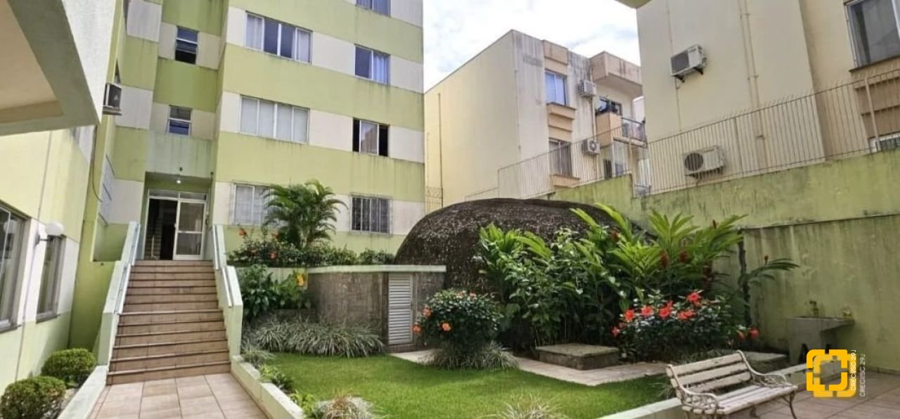 Apartamento com 95m², 4 quartos (sendo 1 suíte), 1 garagem, no bairro Estreito em Florianópolis