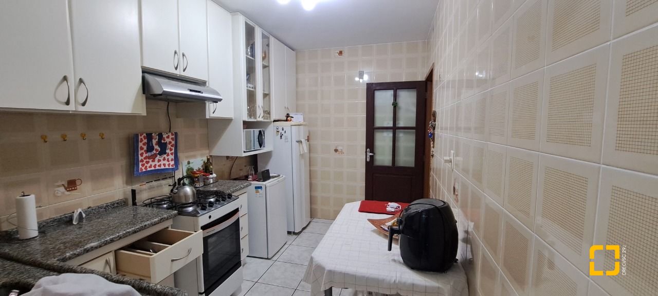 Apartamento com 95m², 4 quartos (sendo 1 suíte), 1 garagem, no bairro Estreito em Florianópolis