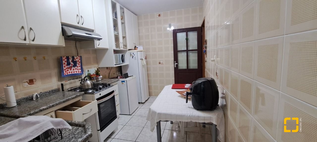 Apartamento com 95m², 4 quartos (sendo 1 suíte), 1 garagem, no bairro Estreito em Florianópolis