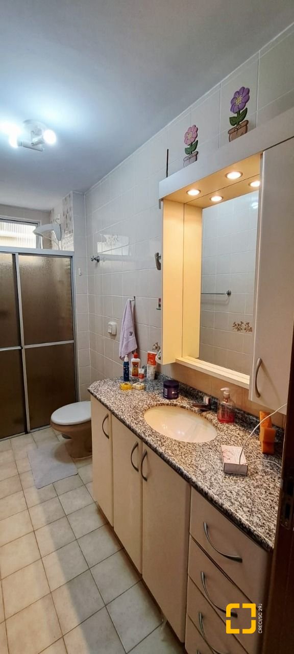 Apartamento com 95m², 4 quartos (sendo 1 suíte), 1 garagem, no bairro Estreito em Florianópolis