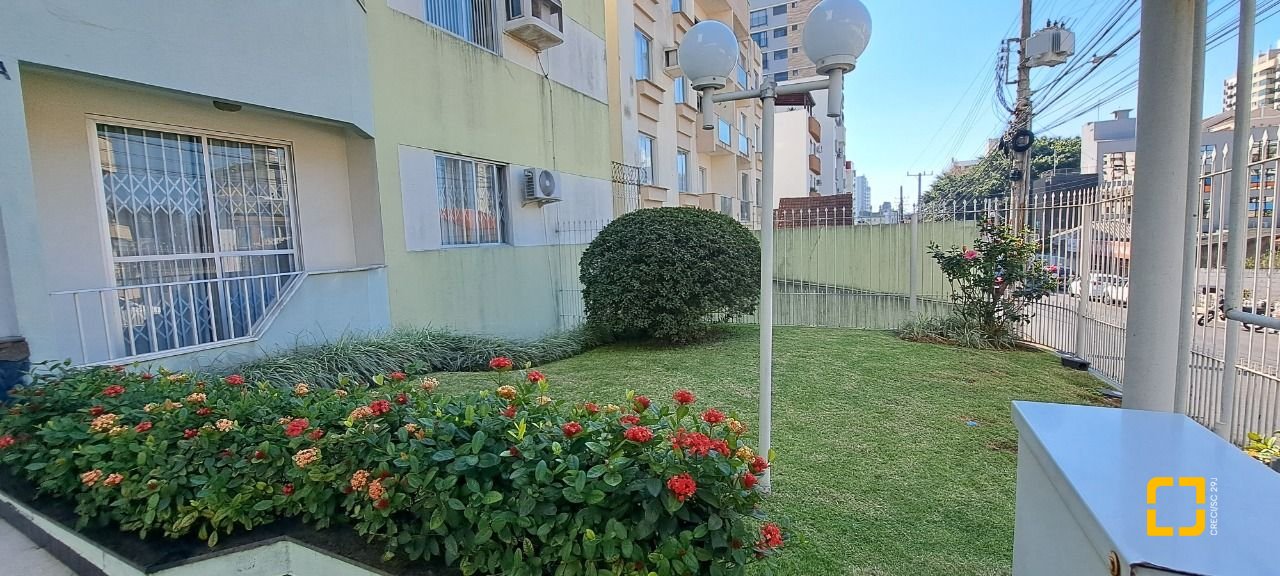 Apartamento com 95m², 4 quartos (sendo 1 suíte), 1 garagem, no bairro Estreito em Florianópolis