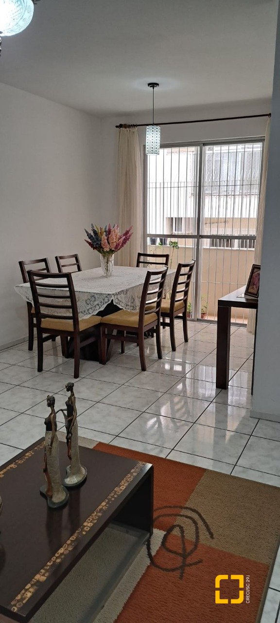 Apartamento com 95m², 4 quartos (sendo 1 suíte), 1 garagem, no bairro Estreito em Florianópolis