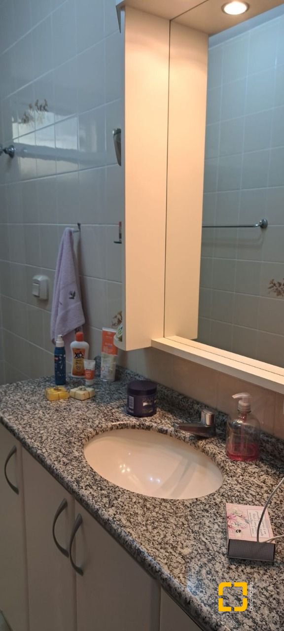 Apartamento com 95m², 4 quartos (sendo 1 suíte), 1 garagem, no bairro Estreito em Florianópolis