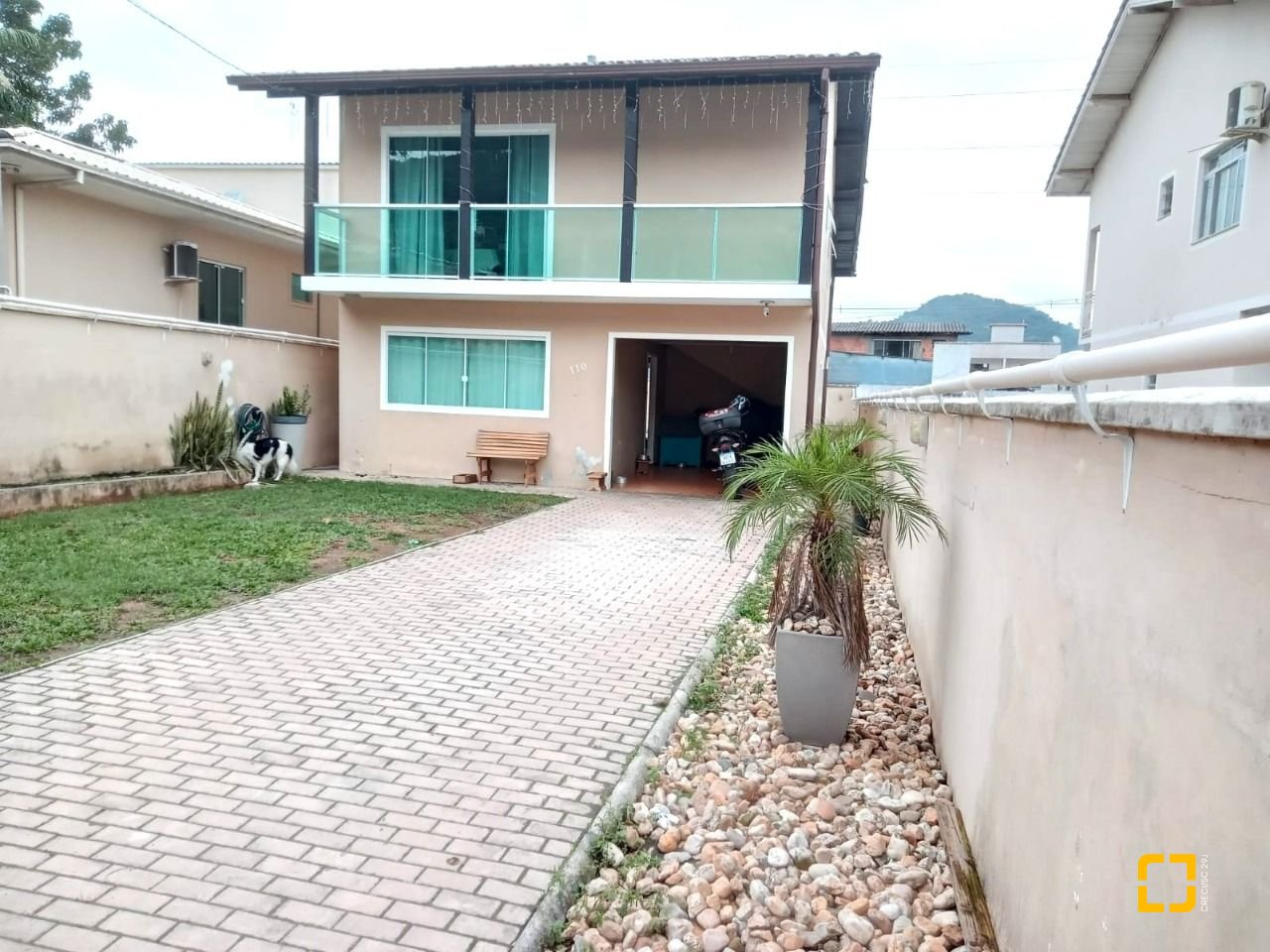 Casa com 147m², 4 quartos (sendo 1 suíte), 4 garagens, no bairro São Sebastião em Palhoça