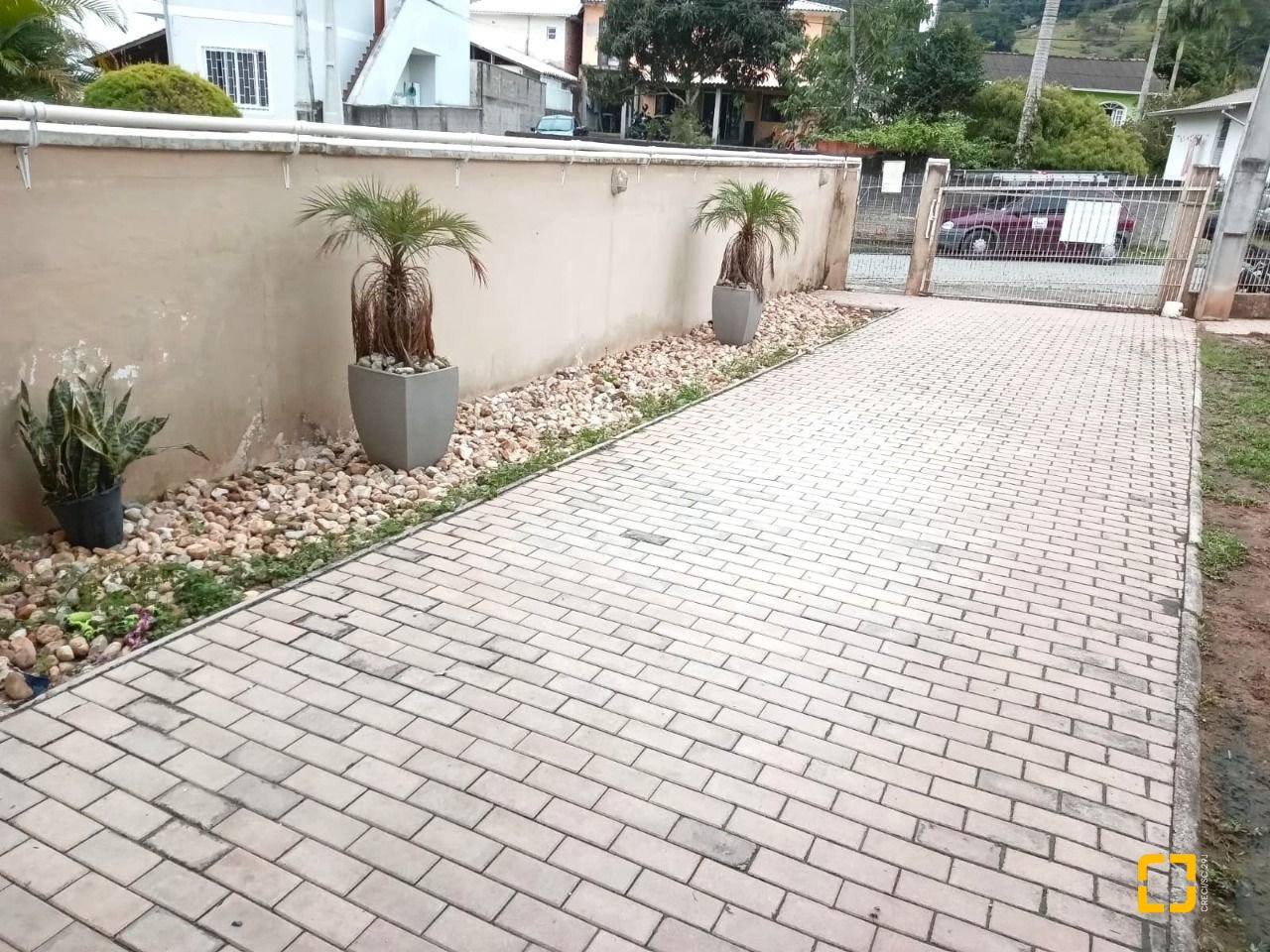 Casa com 147m², 4 quartos (sendo 1 suíte), 4 garagens, no bairro São Sebastião em Palhoça