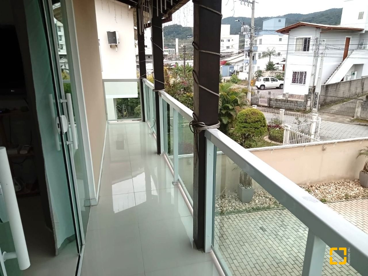 Casa com 147m², 4 quartos (sendo 1 suíte), 4 garagens, no bairro São Sebastião em Palhoça