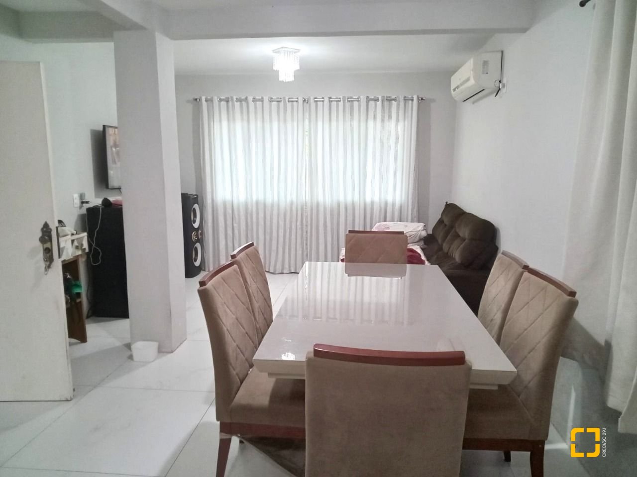 Casa com 147m², 4 quartos (sendo 1 suíte), 4 garagens, no bairro São Sebastião em Palhoça