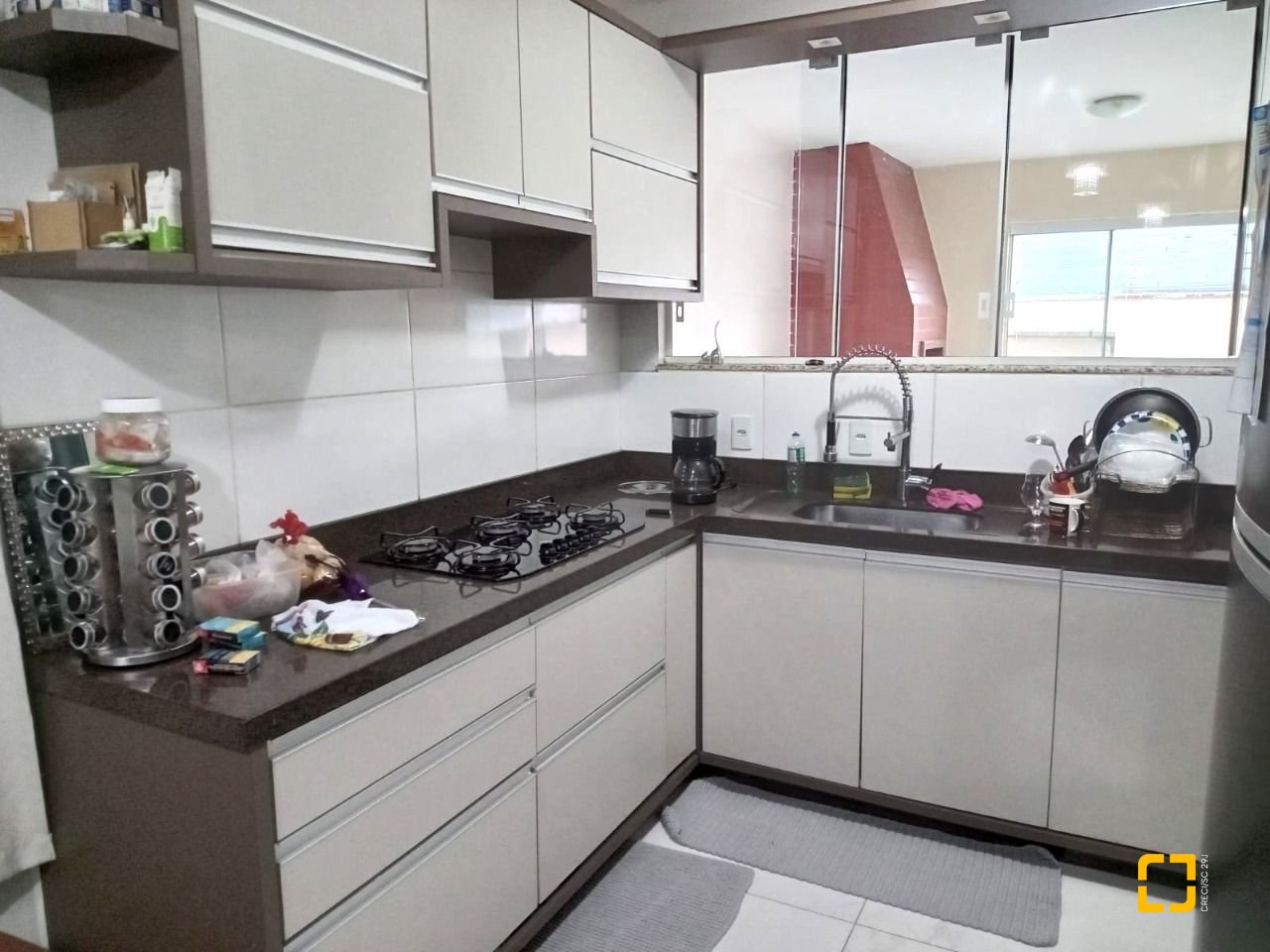 Casa com 147m², 4 quartos (sendo 1 suíte), 4 garagens, no bairro São Sebastião em Palhoça