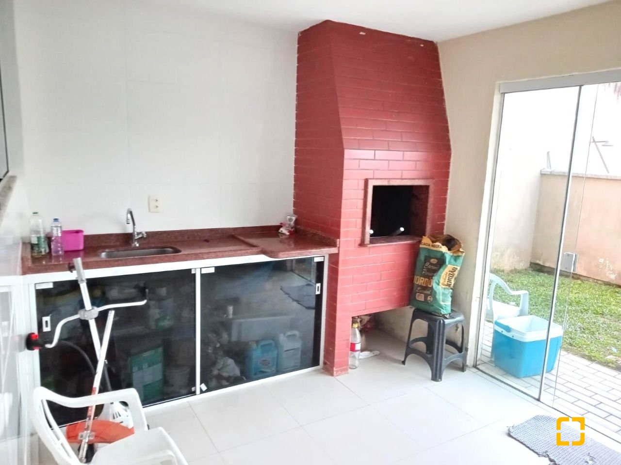 Casa com 147m², 4 quartos (sendo 1 suíte), 4 garagens, no bairro São Sebastião em Palhoça
