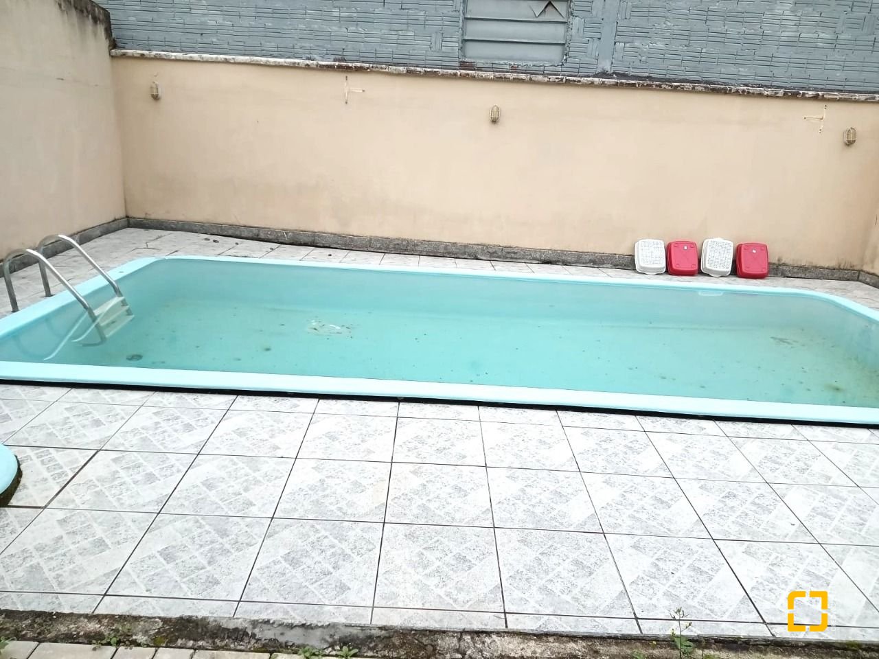 Casa com 147m², 4 quartos (sendo 1 suíte), 4 garagens, no bairro São Sebastião em Palhoça