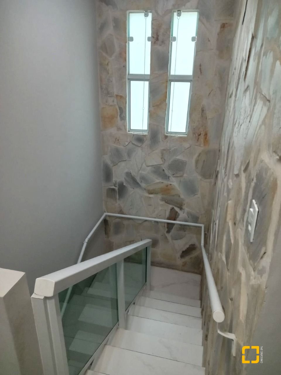 Casa com 147m², 4 quartos (sendo 1 suíte), 4 garagens, no bairro São Sebastião em Palhoça
