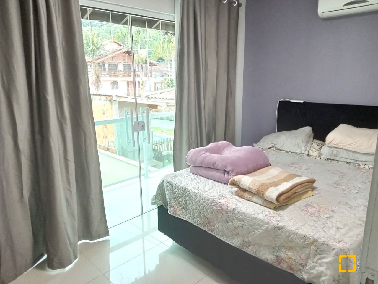 Casa com 147m², 4 quartos (sendo 1 suíte), 4 garagens, no bairro São Sebastião em Palhoça
