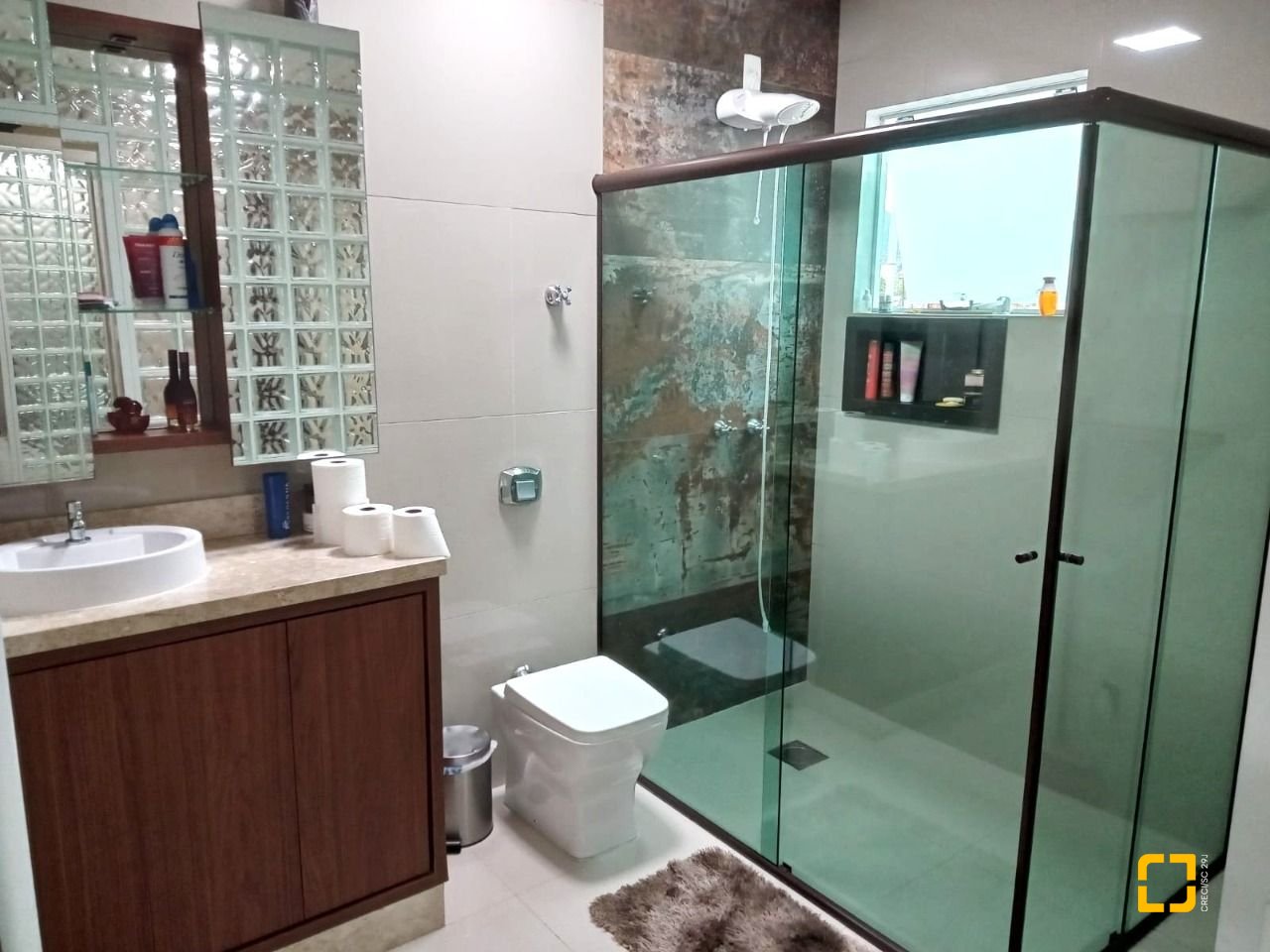 Casa com 147m², 4 quartos (sendo 1 suíte), 4 garagens, no bairro São Sebastião em Palhoça