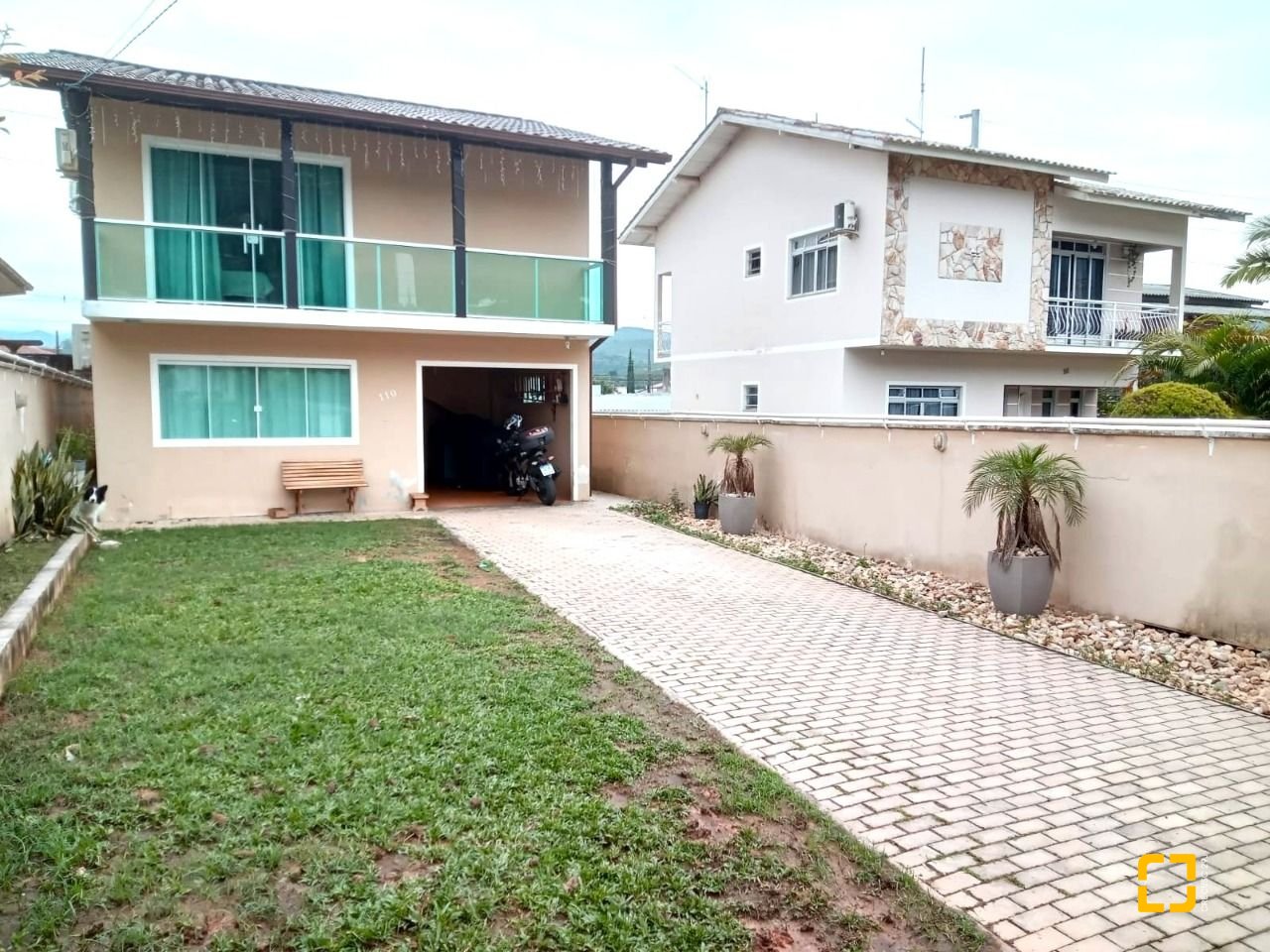 Casa com 147m², 5 quartos (sendo 1 suíte), 4 garagens, no bairro São Sebastião em Palhoça