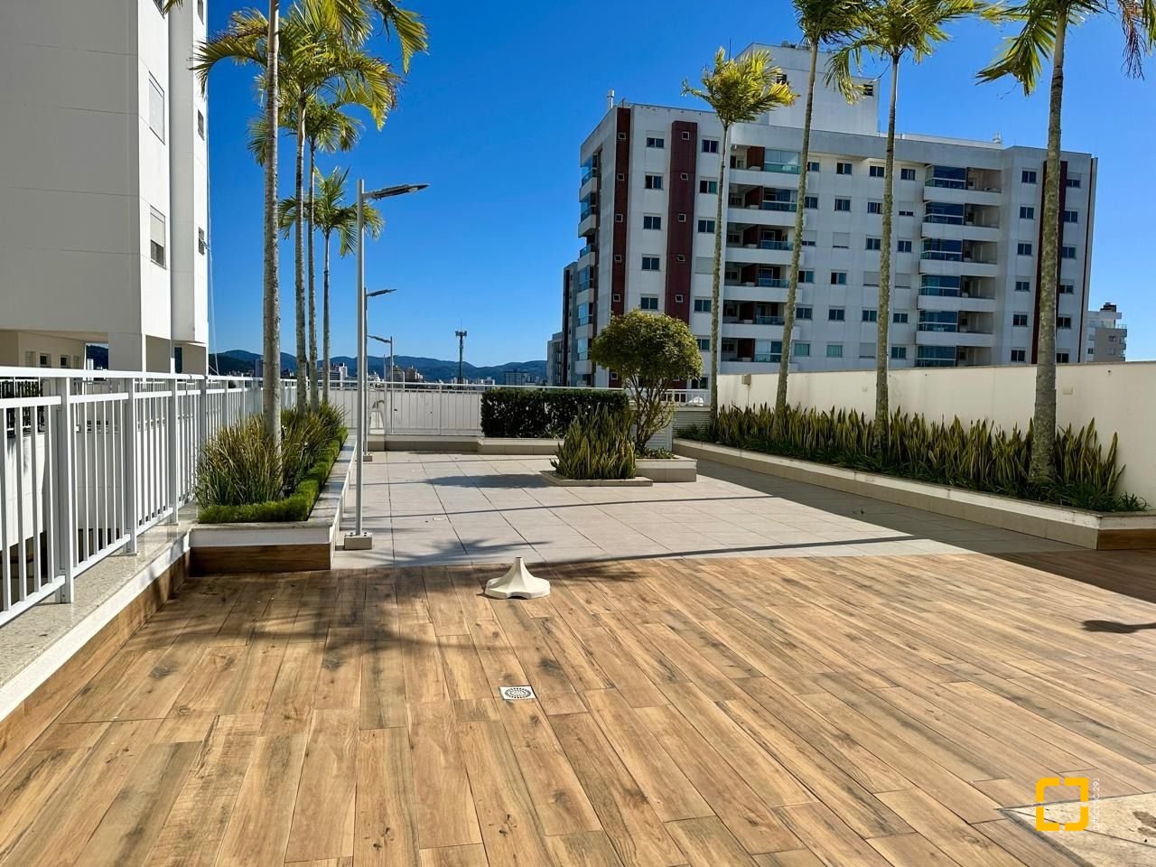 Apartamento com 98m², 4 quartos (sendo 1 suíte), 2 garagens, no bairro Jardim Atlântico em Florianópolis