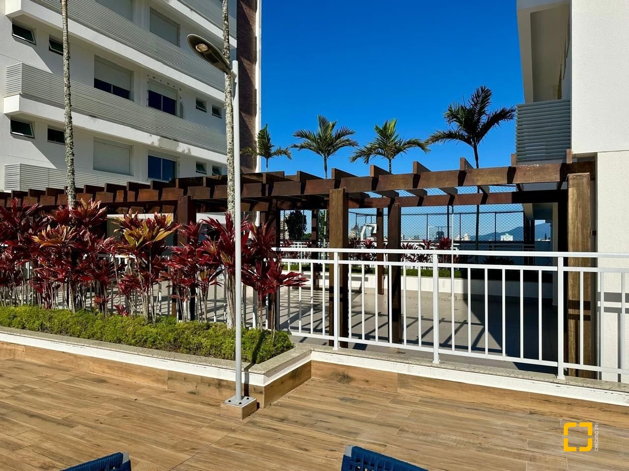 Apartamento com 98m², 4 quartos (sendo 1 suíte), 2 garagens, no bairro Jardim Atlântico em Florianópolis