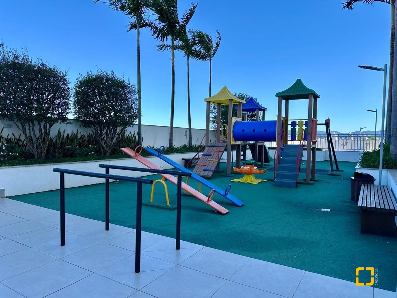 Apartamento com 98m², 4 quartos (sendo 1 suíte), 2 garagens, no bairro Jardim Atlântico em Florianópolis