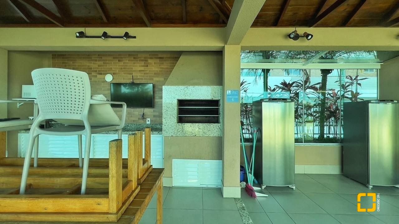 Apartamento com 98m², 4 quartos (sendo 1 suíte), 2 garagens, no bairro Jardim Atlântico em Florianópolis