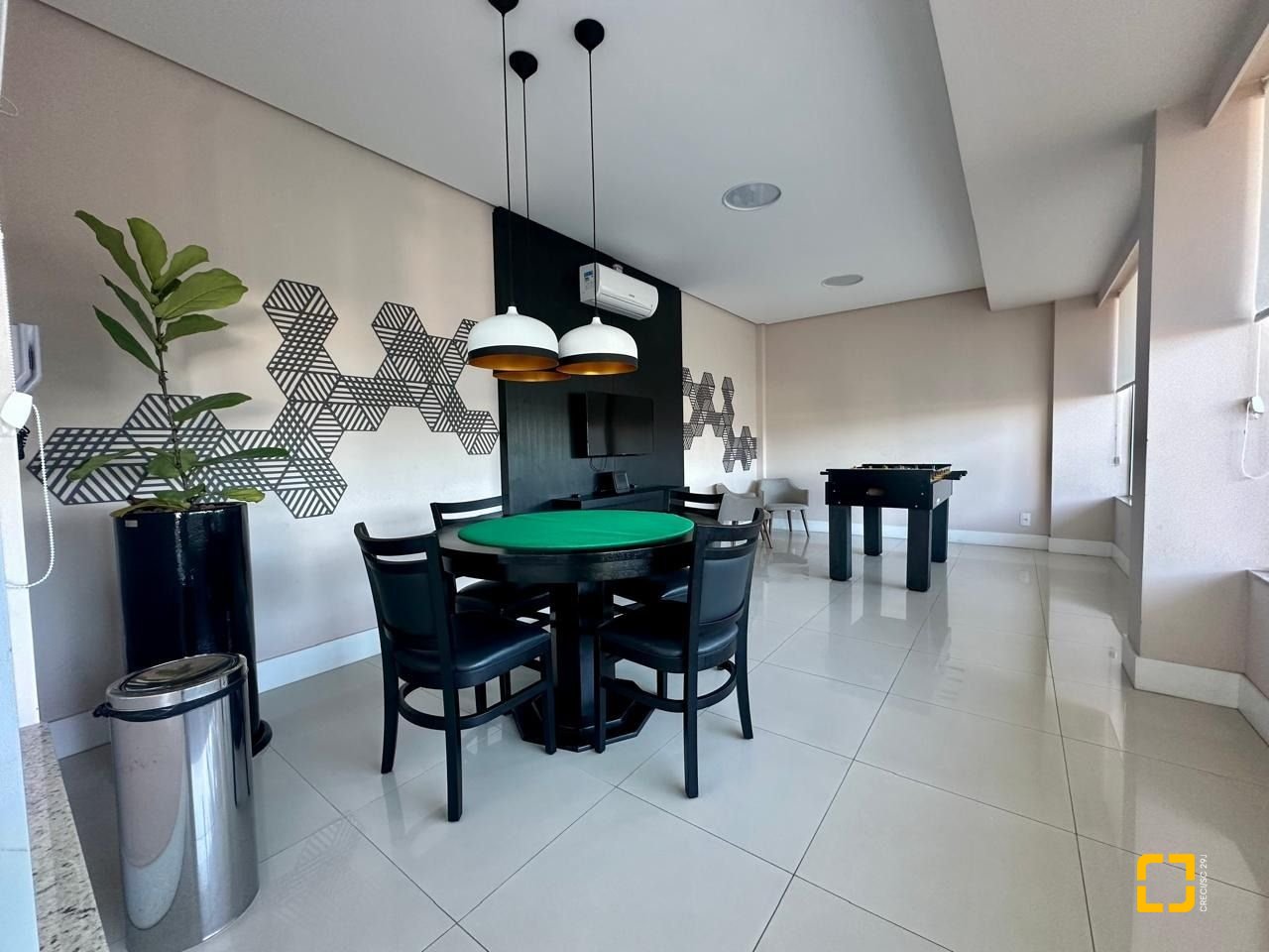 Apartamento com 98m², 4 quartos (sendo 1 suíte), 2 garagens, no bairro Jardim Atlântico em Florianópolis