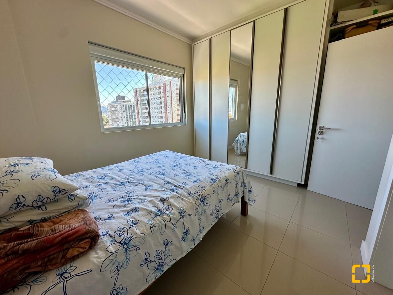 Apartamento com 98m², 4 quartos (sendo 1 suíte), 2 garagens, no bairro Jardim Atlântico em Florianópolis