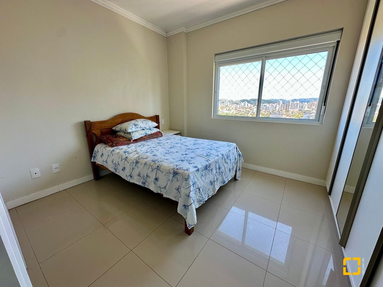 Apartamento com 98m², 4 quartos (sendo 1 suíte), 2 garagens, no bairro Jardim Atlântico em Florianópolis
